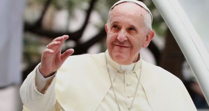 El papa permanece estable tras el episodio de broncoespasmo y sigue con el tratamiento para la neumonía