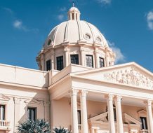 Abinader emite decreto para empezar a cobrar impuestos a plataformas digitales