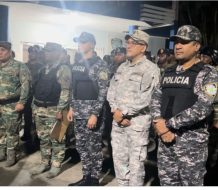 PN y FF.AA confiscan supuestas sustancias ilícitas y armas en operativos simultáneos en SDN