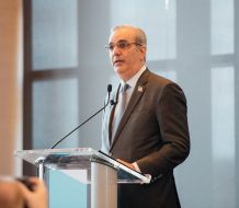 Abinader promueve a RD como destino ideal para la inversión industrial textil y de calzado