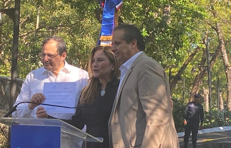 Carolina Mejía asegura es necesario continuar los esfuerzos por la mujer en RD