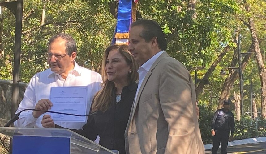 Carolina Mejía asegura es necesario continuar los esfuerzos por la mujer en RD