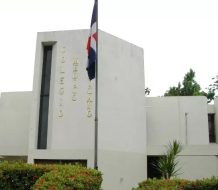 Colegio Médico reafirma llamado a huelga en demanda de aumento salarial para médicos pensionados