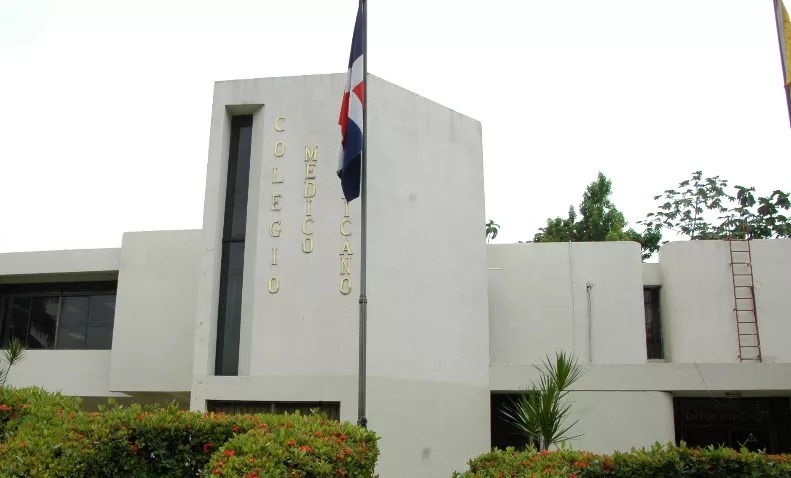 Colegio Médico reafirma llamado a huelga en demanda de aumento salarial para médicos pensionados