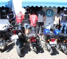 Apresan cinco hombres captados calibrando motocicletas en túneles de la 27 de febrero