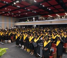 UNIREMHOS celebra su sexagésima tercera graduación con un llamado a ver el futuro del trabajo