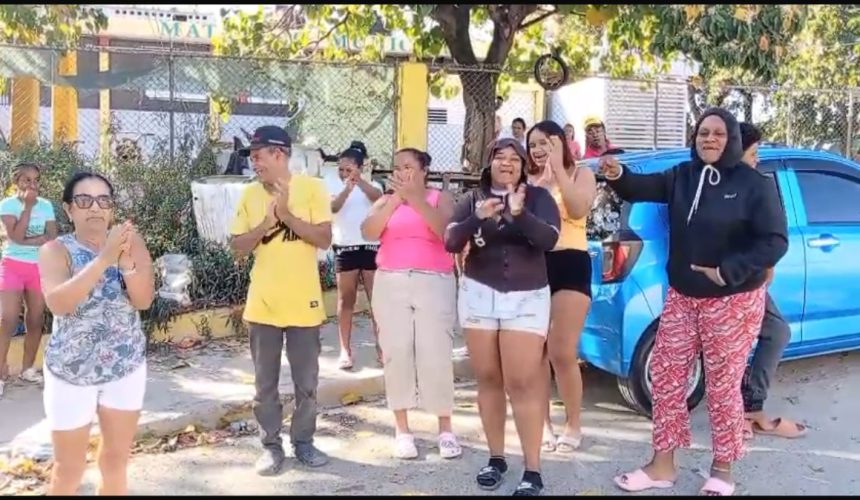 ¡Amenazan con quemar gomas! Protestan por apagones de más de 24 horas en Moca