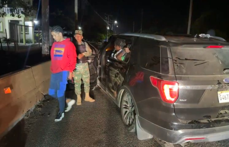 Ejército apresa 31 haitianos indocumentados en San Juan; dominicano los transportaba