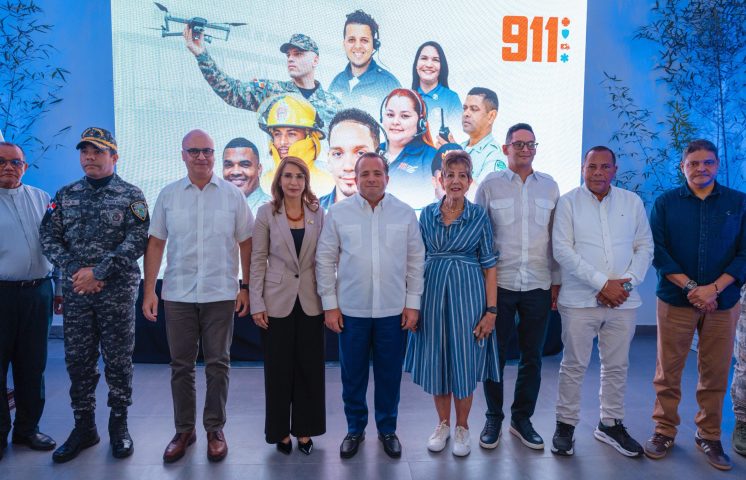 Paliza entrega ambulancia, cámaras de vigilancia y equipos de rescate en Puerto Plata