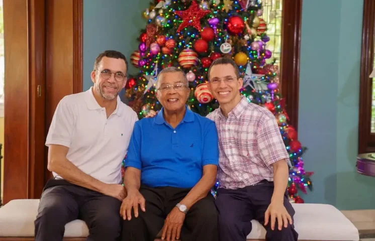 Muere padre del exministro de educación Andrés Navarro