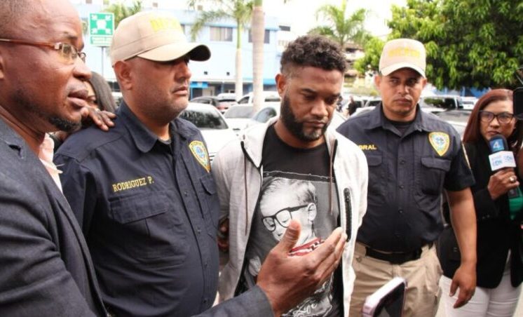 Dictan 12 meses de prisión preventiva a exteniente acusado de doble feminicidio en La Vega