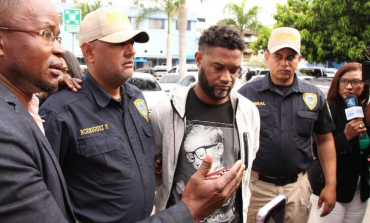 Dictan 12 meses de prisión preventiva a exteniente acusado de doble feminicidio en La Vega