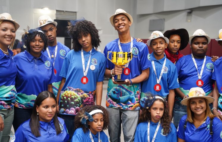 Liceo público gana por primera vez el Champion’s Award en competencia nacional de robótica