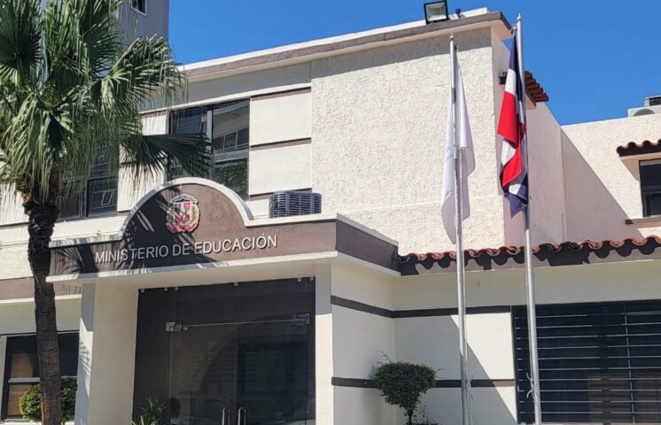 Minerd destaca rol de las Mujeres en las Apmae través de la Participación Comunitaria