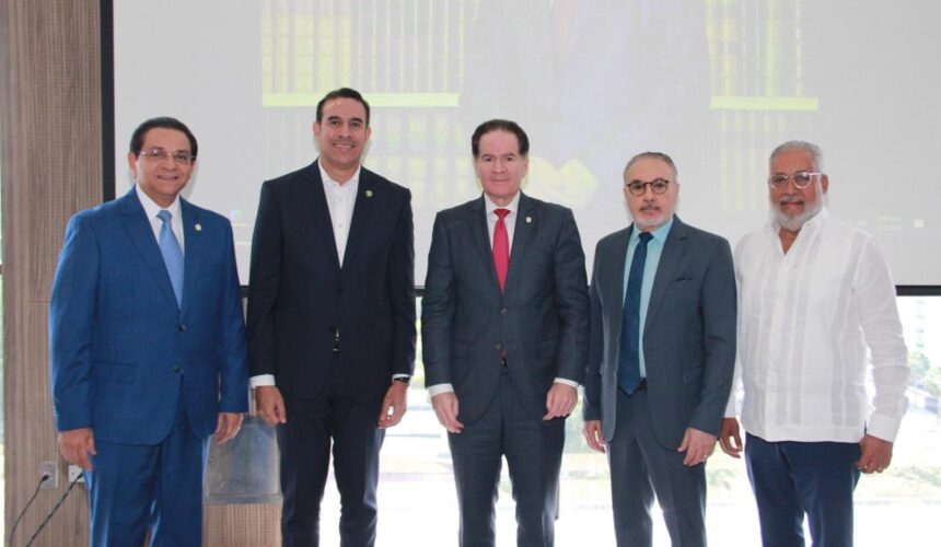 Unión Médica reconoce a José Luis Corripio Estrada por sus aportes al arte, la cultura y el desarrollo del país