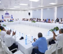 Ministro Joel Santos anuncia la instalación de 600 lámparas para el alumbrado público en Montecristi