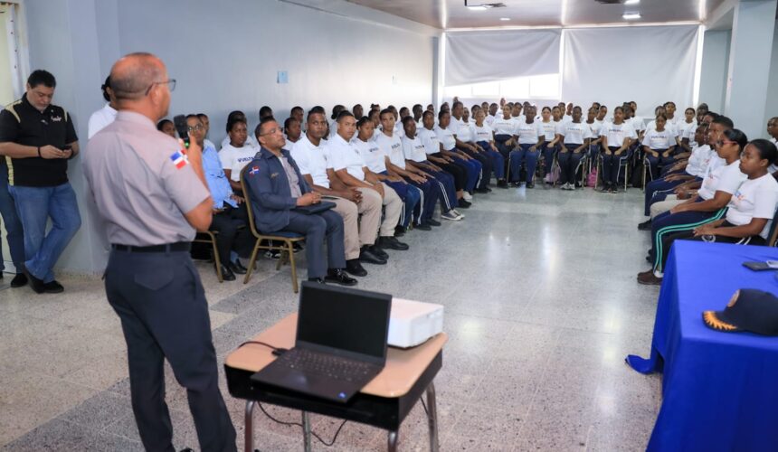 140 miembros de la Policía Auxiliar reciben capacitación en liderazgo transformador