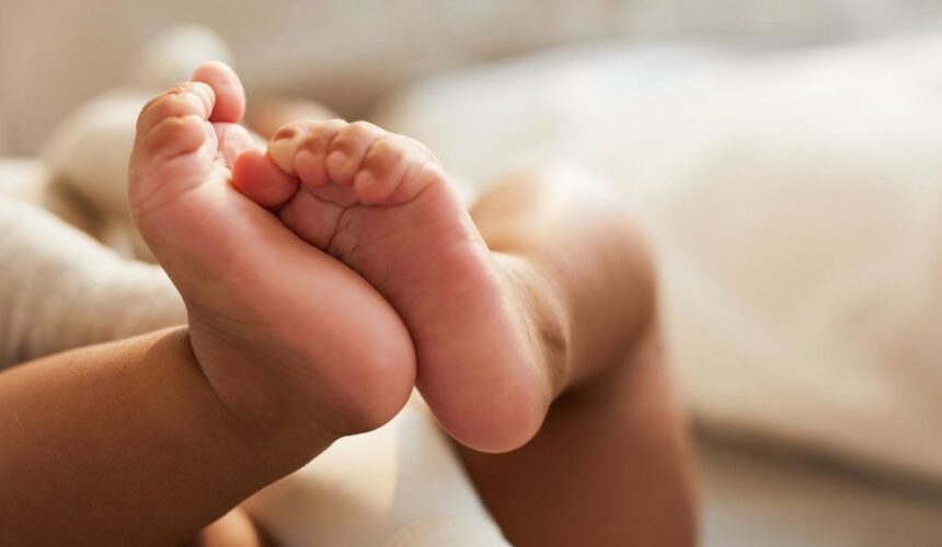 Nacimientos de niños de madres venezolanas, haitianas y peruanas retribuye caída de fecundidad en Chile 