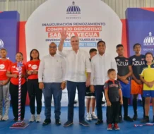 Presidente Abinader inaugura centro deportivo en Azua