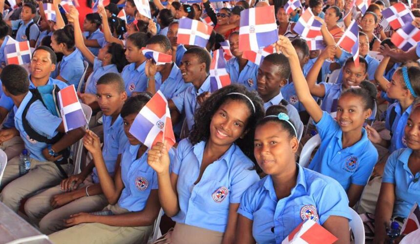 Ley busca declarar de alto interés la educación de estudiantes con elevado índice académico
