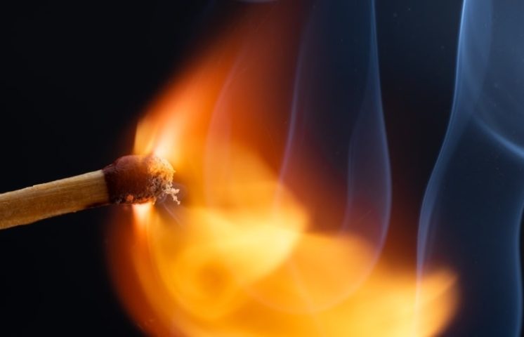 Dos adolescentes rocían gasolina y prenden fuego a una niña en Cancino Adentro
