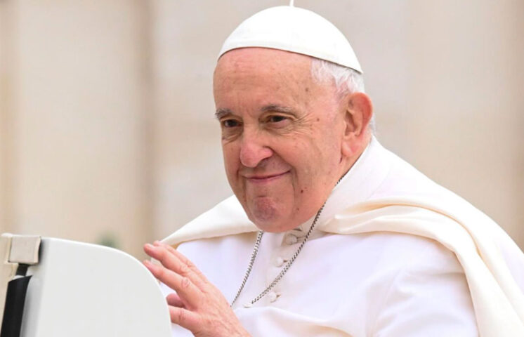 Francisco cumple 28 días ingresado e iguala segunda hospitalización más larga de un Papa 