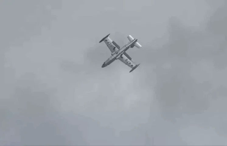 ¡Trágico final! Muere piloto tras estrellarse avioneta en exhibición aérea en Sudáfrica