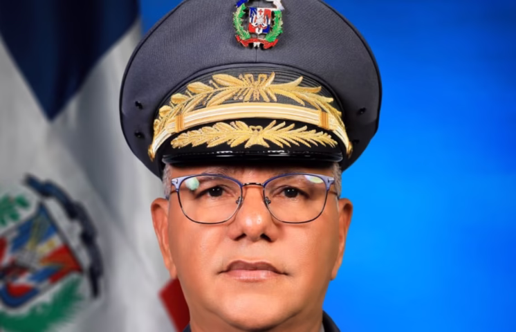 Presidente Abinader designa al general Pascual Cruz Méndez como director general de Digesett