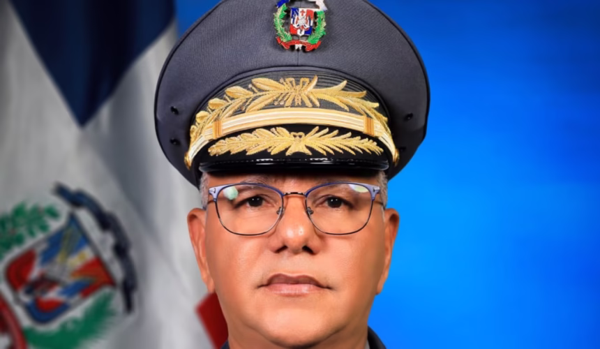 Presidente Abinader designa al general Pascual Cruz Méndez como director general de Digesett