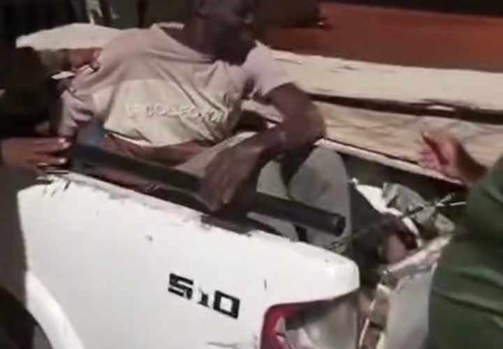Detienen a chofer de camioneta por transportar 8 haitianos indocumentados