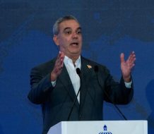 Abinader exhorta a la oposición de dejar de ser 