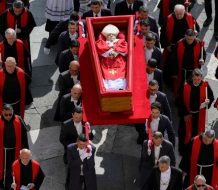 Último día para despedirse del Papa Francisco; Roma se blinda para su funeral  