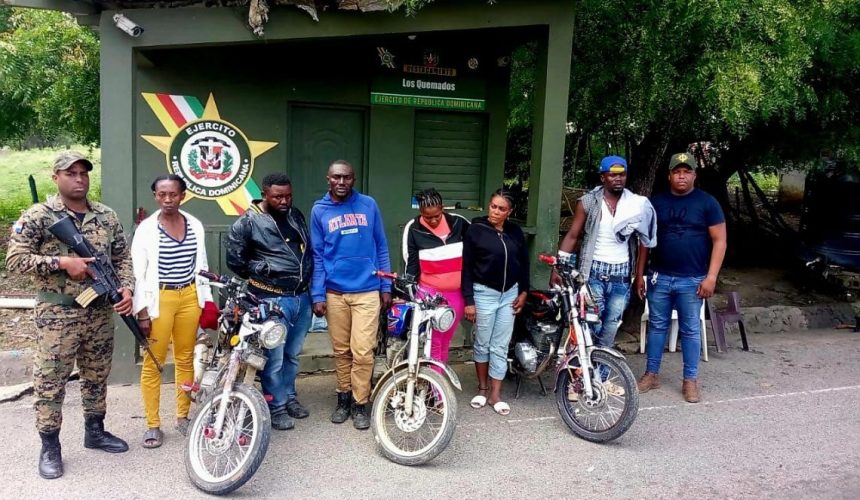 Arrestan 11 haitianos acusados de transportar indocumentados en San Juan y Mao