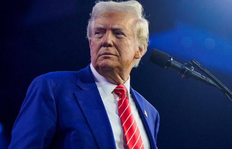 Donald Trump considera pausar los aranceles a los productos del sector automotor 