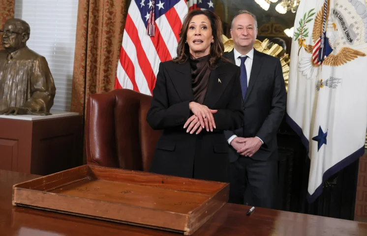 Trump despide al esposo de Kamala Harris del Museo del Holocausto 