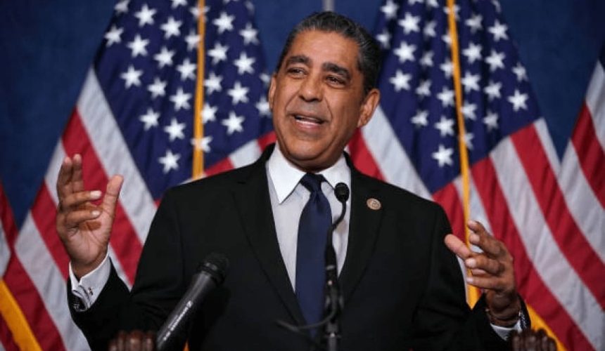 Adriano Espaillat impulsa ley para evaluar impacto de intervenciones de EE.UU.