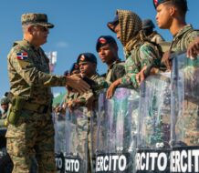 Ministro de Defensa visita Friusa y Mata Mosquito para supervisar operaciones