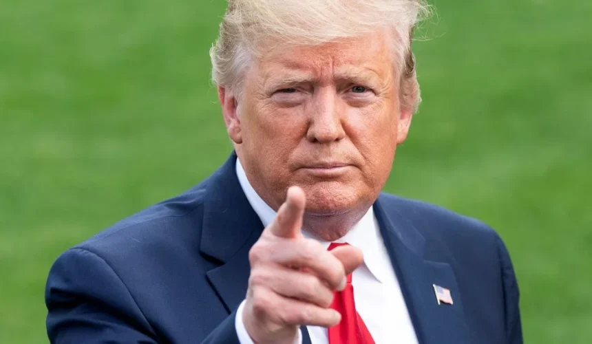 Trump bromea sobre el próximo cónclave: 