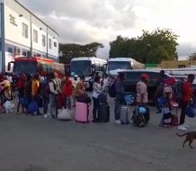 Haitianos continúan saliendo voluntariamente del país huyendo de medidas migratorias