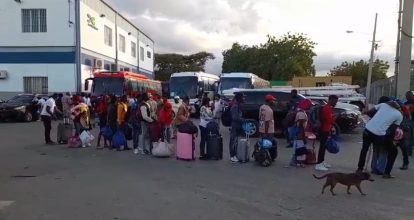 Haitianos continúan saliendo voluntariamente del país huyendo de medidas migratorias