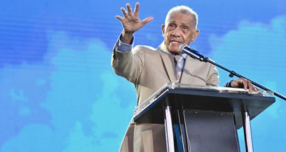 Pastor Molina tilda de “mentes poseídas por Satán” a quienes pretendan unir la isla con Haití