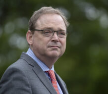 Asesor de Trump dice más 50 países han hablado con EE.UU. para negociar los aranceles