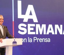 Abinader propone aumento salarial del 25% para zonas francas y 30% para el sector turismo