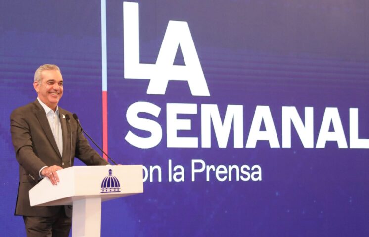 Abinader propone aumento salarial del 25% para zonas francas y 30% para el sector turismo
