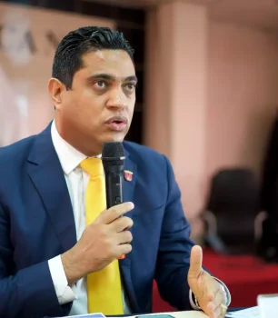 Ministro de Deportes suspende rueda de prensa tras tragedia en el Jet Set 