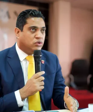 Ministro de Deportes suspende rueda de prensa tras tragedia en el Jet Set 