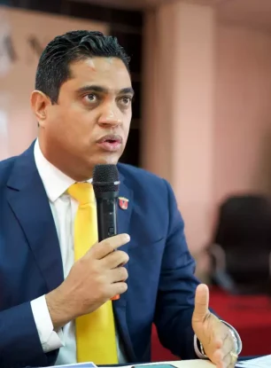 Ministro de Deportes suspende rueda de prensa tras tragedia en el Jet Set 
