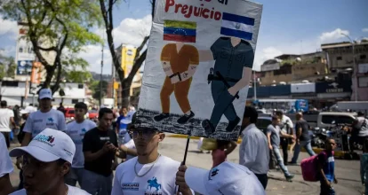 Jueza en EE.UU. frena deportación de más de 100 venezolanos hacia El Salvador