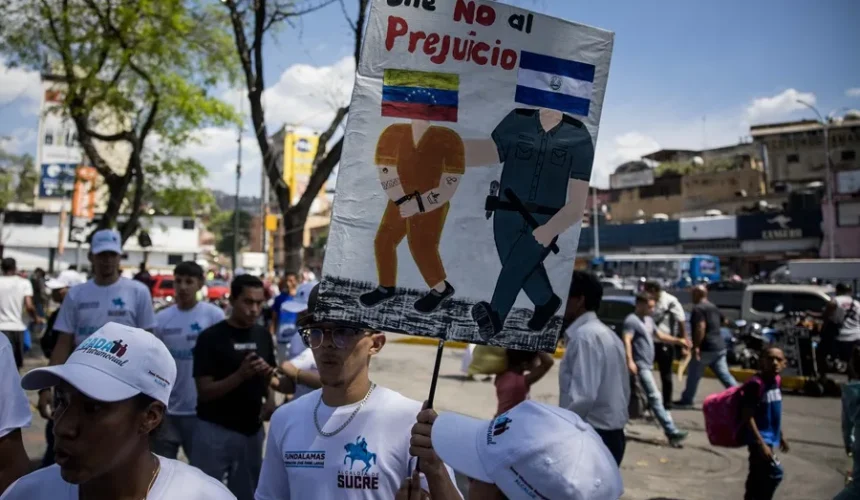 Jueza en EE.UU. frena deportación de más de 100 venezolanos hacia El Salvador