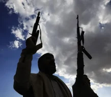Los hutíes del Yemen afirman haber derribado un caza estadounidense en el mar Rojo